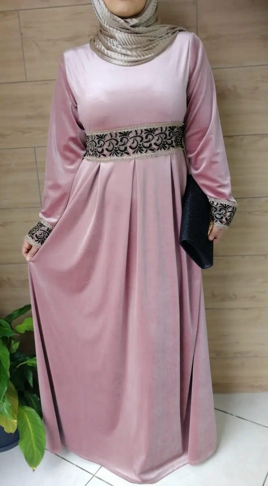 Robe velours unie avec ceinture dentelle