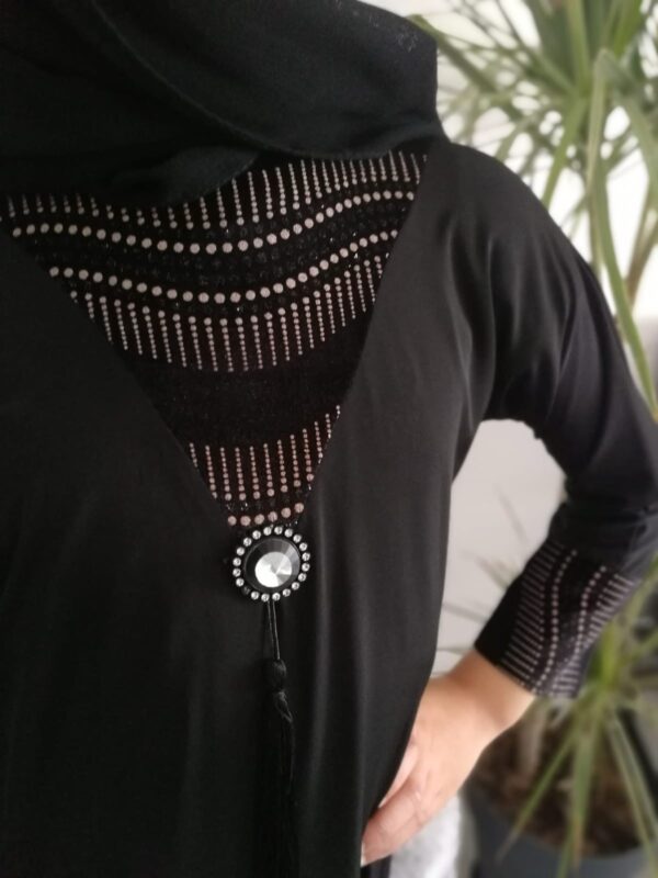 Robe petite de Dubai fillette noire avec bandes blanches