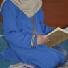 Robe/abaya fille unie avec bandes dorées – Image 3