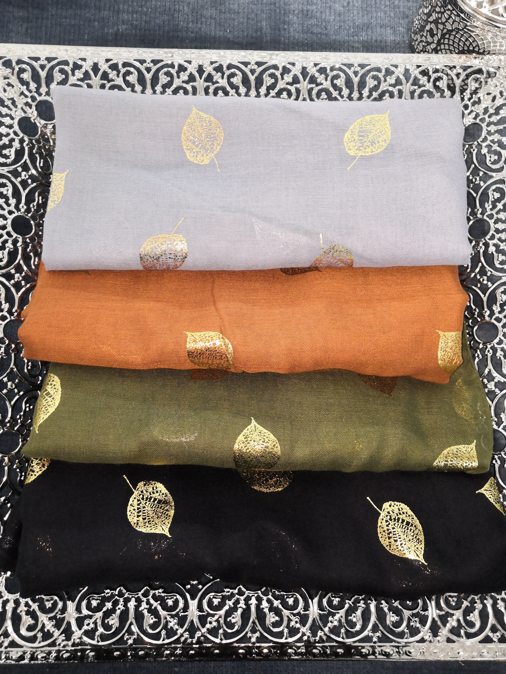 Hijab/écharpe imprimée feuilles – Image 3