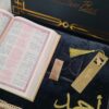 Coffret CORAN Phonétique GOLD Tapis épais Noir avec Marque page – Image 2