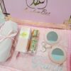 Coffret Tapis Rose Hijab soie de Medine , parfum de Dubai et porte-clé miroir – Image 3