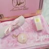 Coffret Tapis Rose Hijab soie de Medine , parfum de Dubai et porte-clé miroir – Image 2
