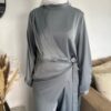 Robe Combinaison portefeuille en satin – Image 4