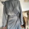 Robe Combinaison portefeuille en satin – Image 3