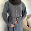 Abaya Robe Malika avec bande dorée feuille – Image 2
