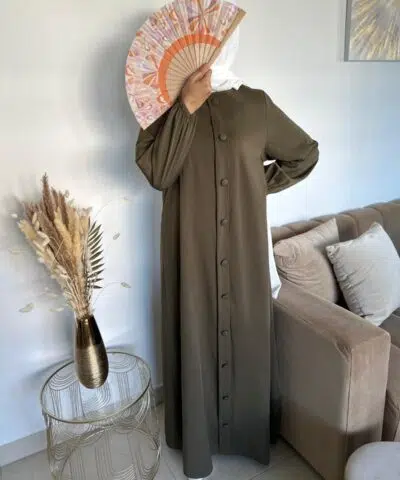 Abaya Robe Maïssa avec bande ornée de boutons