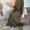 Abaya Robe Maïssa avec bande ornée de boutons – Image 3