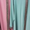 Abaya Robe Malika avec bande dorée feuille – Image 4