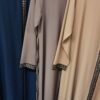 Abaya Robe Malika avec bande dorée feuille – Image 6