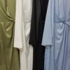 Robe longue de fête en satin avec bijou – Image 5