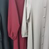 Abaya Robe Maïssa avec bande ornée de boutons – Image 5