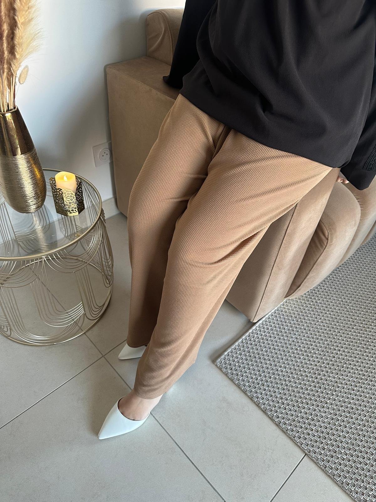 Pantalon ample et léger tissu mi-saison gaufrette