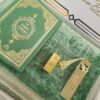 Coffret Coran Tapis Vert clair Marque page – Image 2