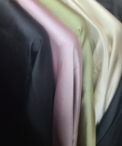 Alternative view of Abaya Papillon "Oria" – Satin de Soie & Borderie dorée