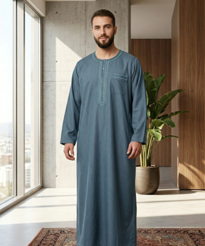 Qamis Prestige – Finition Chinée & Broderies Artisanales