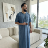 Qamis Urbain Chic – Coupe Moderne & Détails Brodés – Image 3