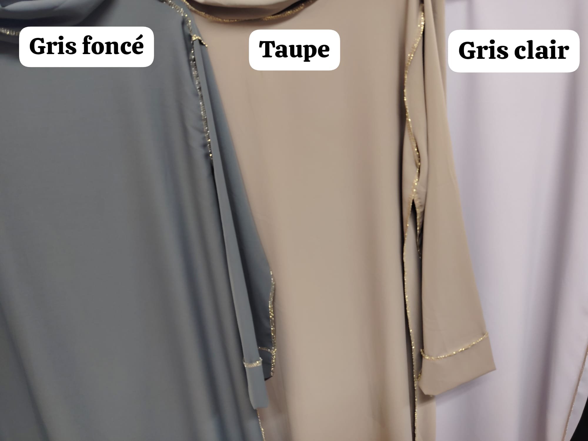 Abaya Élégance en Soie de Médine – Intégrale avec Hijab et bordures Dorés – Image 7