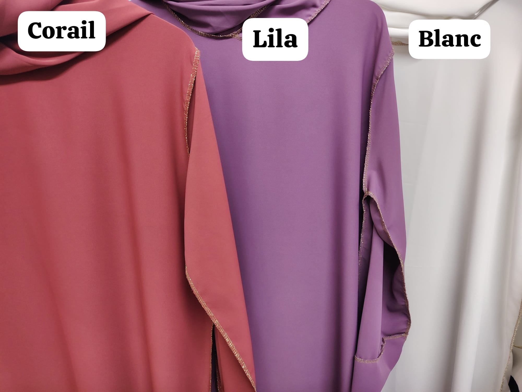 Abaya Élégance en Soie de Médine – Intégrale avec Hijab et bordures Dorés – Image 8