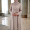 Robe Longue Inaya – Éclat Perlé – Image 3