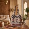 Grand Sac Artisanal marocain imprimés Berbères– Tissage Kilim Rouge Grenat, Noir & Beige Sable – Image 2