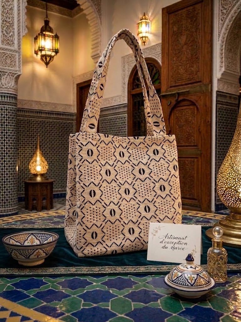 Grand Sac Cabas Artisanal marocain imprimés Berbères – Tissage Géométrique Écru & Noir – Image 2