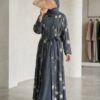 Robe Abaya 2-en-1 Effet Kimono Brodée en Tissu Jazz